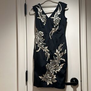 Phase Eight Size 6 Fitted Black Floral Dress